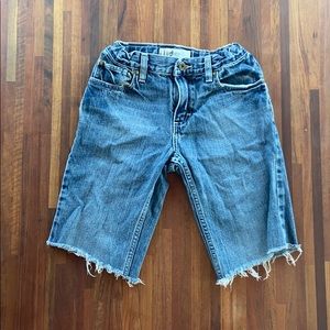 Urban pipeline torn jean short